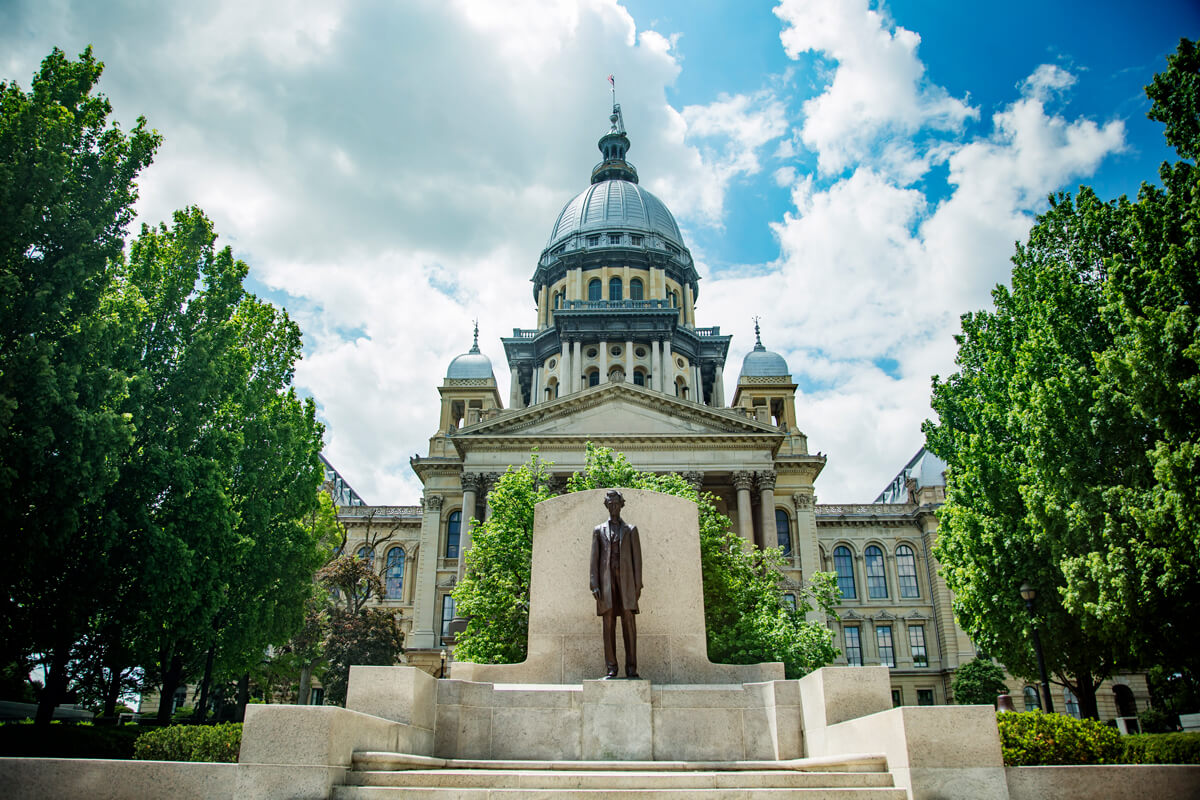 Springfield Capitol building with Lincoln statue